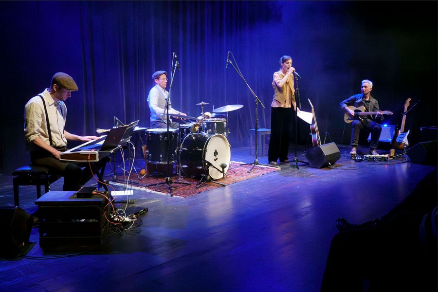 erzaehltal_tab_mona_Petri_live_Musik_James